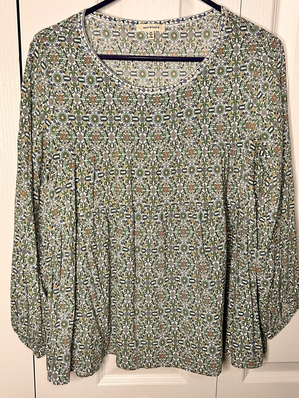 Max Studio Women’s Medium M Green Floral Print Peasant Top Long Sleeve Rayon